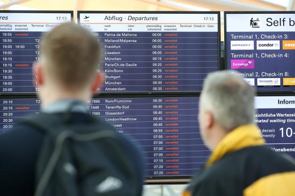 Germanii pregătesc cea mai mare grevă din ultimii 30 de ani, pentru salarii mai mari. Protestul va paraliza toate mijloacele de transport