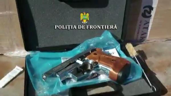 Cum a încercat un ucrainean să treacă graniţa cu 1.200 de pistoale. Armele urmau să ajungă pe frontul din Donbas