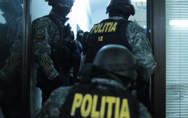 Percheziții DNA la Poliţia Română. Căști de protecție și bastoane cu electroşocuri luate din China, apoi vândute agenților la preţuri aproape duble