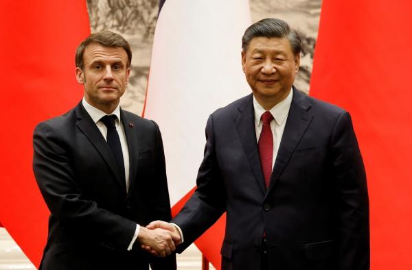 Macron a cerut Chinei să-l aducă pe Putin la masa negocierilor. Replica Rusiei a venit imediat