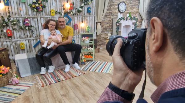 Şedinţa foto cu tematică, la mare căutare de Paşte. Cât ajunge să coste o sesiune de o oră, alături de familie