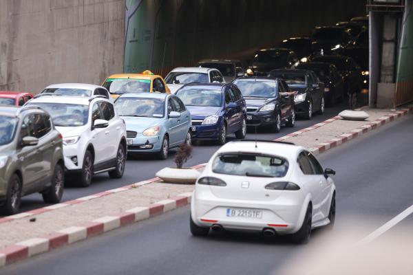 Experiment Observator: Cât de departe suntem de "Orașul în 20 de minute". Bucureștenii care pierd ore în trafic zâmbesc când aud de planul primarilor