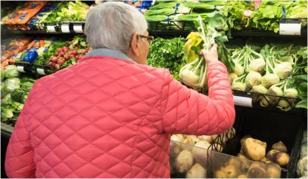 Pensiile se plătesc cu patru zile mai devreme pentru ca românii să-și facă cumpărăturile de Paşte. Anunțul Ministerului Muncii