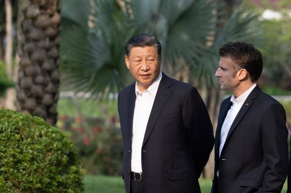 Macron i-a vândut lui Xi Jinping 150 de avioane Airbus. Vizita în China, un semi-succes diplomatic, însă cu rezultate economice