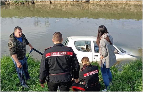 Un român şi-a riscat viaţa şi s-a rănit în timp ce a salvat o femeie şi pe câinele ei, în Verona. Italienii doar se uitau şi filmau