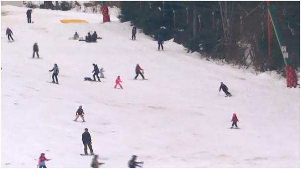 Distracţia de pe pârtie s-a încheiat la spital. Şase turişti s-au accidentat grav doar în Poiana Braşov