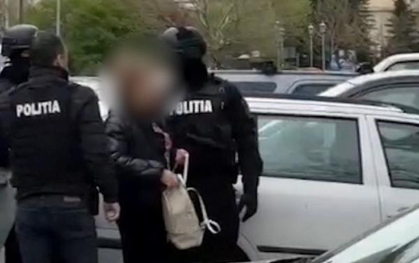 Seif cu jumătate de milion de euro, furat dintr-un apartament din București. Hoții ar fi cheltuit banii la păcănele