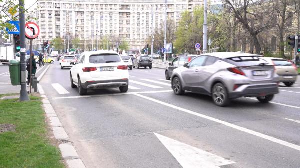 Au "plafonat" asigurările RCA până au rămas la fel de scumpe. Ce oferte primesc şoferii după ce măsura a intrat în vigoare