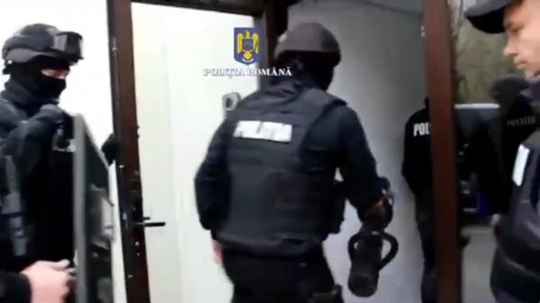 Jaf de peste 100.000 de euro în Târgu Jiu. Hoții au dat lovitura la pont, în apartamentul unui tânăr de 21 de ani