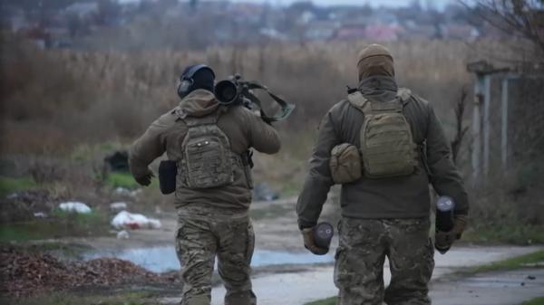 Câţi militari ai trupelor speciale din Occident ar fi prezenţi în Ucraina. SUA spun că găsirea "cârtiţei" care a provocat scurgerea de informaţii ar dura luni bune