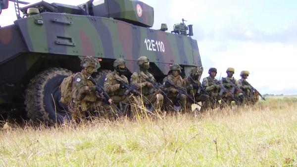 România intră în cursa înarmării. Pe lângă avioane, Armata vrea să cumpere tancuri, rachete sau submarine