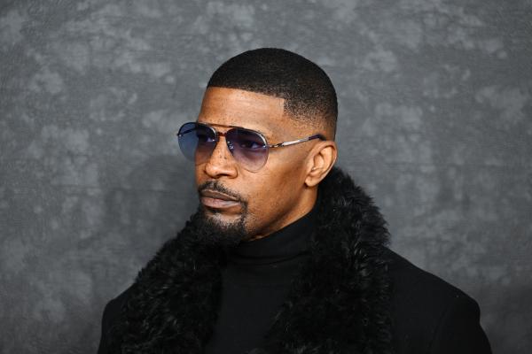 Jamie Foxx, dus de urgență la spital din cauza unei complicaţii medicale misterioase. Familia i-a rugat pe fani să se roage pentru el