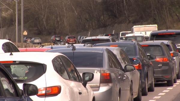 "Vinerea Patimilor" pentru românii care au mers pe Valea Prahovei. Şoferii au plecat în vacanţă cu 20 km/h