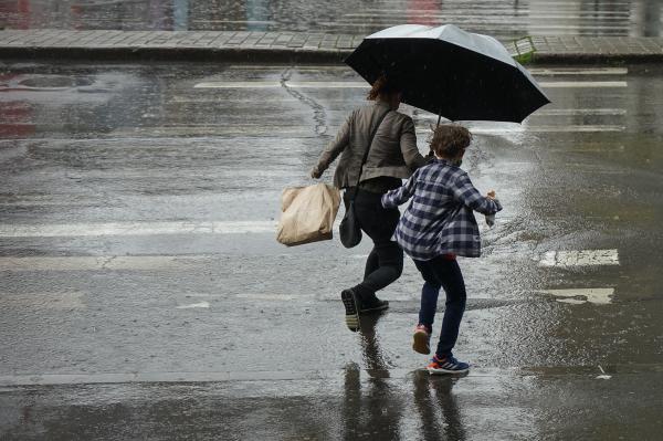 Zonele în care va ploua în noaptea de Înviere. Meteorologii anunţă vreme capricioasă de Paşte