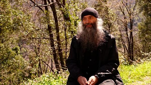 Interviu cu Părintele Pimen, de pe Muntele Athos. Cum i-a donat Gigi Becali 30.000 de euro, fără să ştie cine era: "Dă sacul încoace"