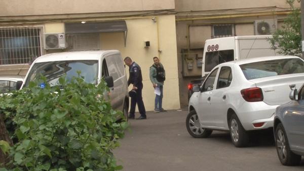 Starea copilei din Slatina care a căzut de la etajul 4, după ce a încercat să evadeze pe geam. Medicii o pregătesc de o nouă operaţie