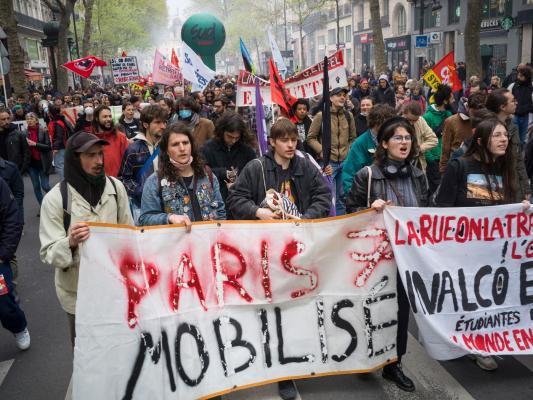 Bursa de la Paris, cotropită de protestatari: "Nimeni nu mai crede că nu sunt bani. Multinaționalele n-au fost niciodată atât de bogate"