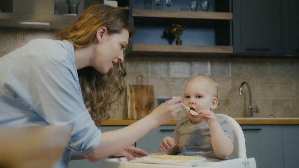 Alergiile alimentare, simptome. De la câte luni se poate începe diversificarea la copii pentru a le preveni