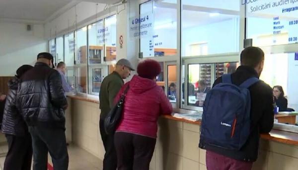 Funcţionarii care vor fi obligaţi să rezolve dosarele în maxim 24 de ore de la depunere. Ce riscă dacă nu respectă directiva