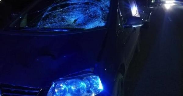 Accident mortal în Mehedinţi. Pieton beat, lovit de o maşină după ce a traversat printr-un loc nepermis