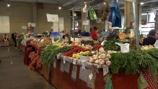 Fructele şi legumele mai puţin arătoase, pe rafturile supermaketurilor. Cum va contribui măsura la ieftinirea preţurilor
