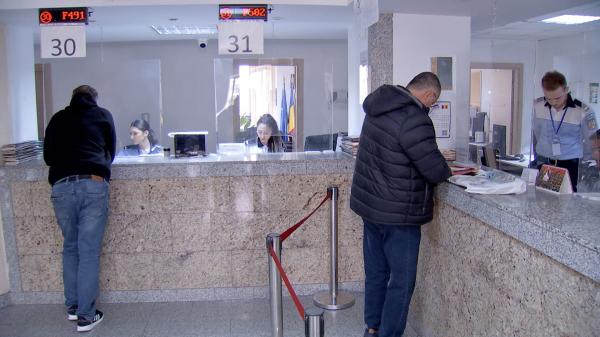 Şoferii români ar putea scăpa de drumuri în plus şi cozi. Guvernul vrea ca înmatriculările şi radierile auto să fie făcute online