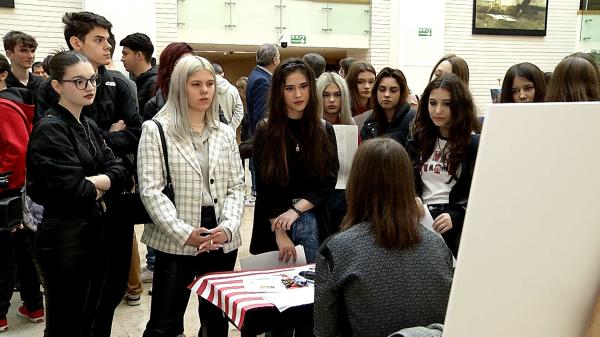 Universităţile de top din SUA caută studenţi români. Condiţia pusă pentru a primi bursa de 80.000 de euro pe an