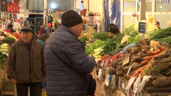 Leguma care a ajuns să se vândă cu 50 de lei kilogramul în piețele din România: "Nu iau că nu îmi permit. Foarte scumpe!"