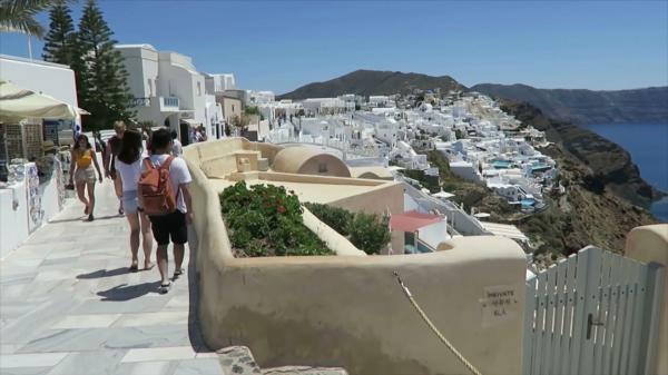 Veşti proaste pentru românii care îşi petrec în Grecia mini-vacanţa de 1 Mai. Sindicatele au anunţat o grevă care va paraliza ţara