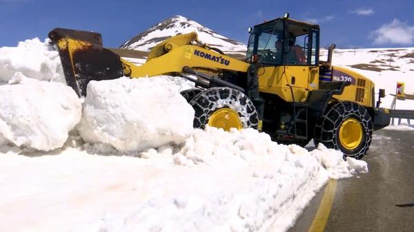 Nămeți de 5 metri pe Transalpina. Când se va deschide cea mai înaltă şosea din România