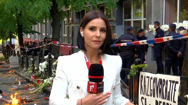 Corespondență Observator din Belgrad: Sârbii, uniți în fața durerii. Mii de oameni au adus un omagiu victimelor, în tăcere
