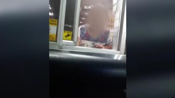 Trei firme din SUA, amendate pentru folosirea ilegală a minorilor în McDonald's. Doi copii de 10 ani, surprinși lucrând în miezul nopții