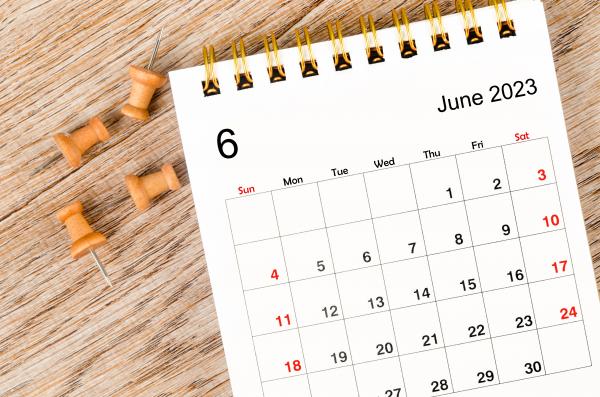 Angajații de la stat se pregătesc de următoarea minivacanță de 5 zile. Lista zilelor libere