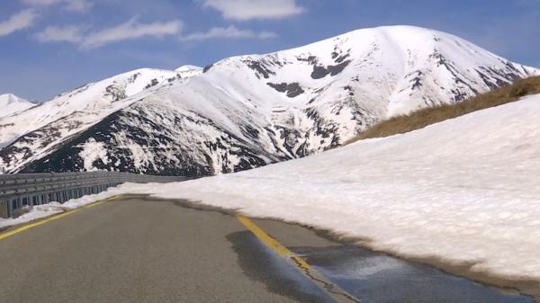 Traseele montane din Gorj, impracticabile din cauza ninsorilor. În Masivul Ceahlău s-a aşternut un strat generos de zăpadă