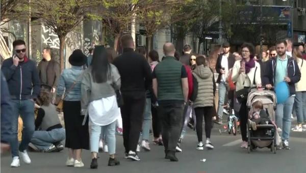 "Legea mersului pe jos" a fost aprobată. De când vor trebui marile oraşe să încurajeze mişcarea şi să reducă poluarea pe străzi