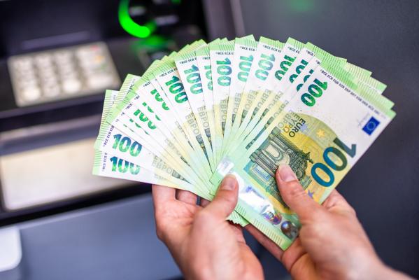 Ajutor de 100.000 de euro ca să-ţi deschizi o afacere. Condiţia pentru a primi banii