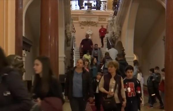 Noaptea Muzeelor 2023. Mii de români la cele mai interesante atracții din țară. "Ne bucurăm foarte tare că e un astfel de eveniment, mai ales pentru cei mici"