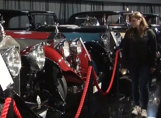 Cozi uriaşe la cele mai apreciate atracţii, de Noaptea Muzeelor. Colecţia de maşini luxoase a lui Ţiriac, senzaţie pentru pasionaţi