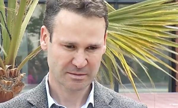 Robert Negoiţă nu a rămas numai fără palmieri, ci şi fără permis de conducere. A fost prins conducând pe contrasens