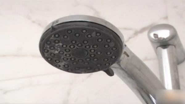 Alertă în Prahova. Apa de la robinete ar fi contaminată cu arsen. Localnicii, sfătuiţi să nu o bea