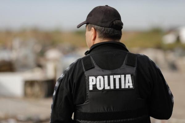Caz de noaptea minții în Târgu Jiu: Un amorezat și-a luat o șapcă cu "Poliția", un pistol airsoft și s-a dus acasă la fosta iubită ca să o amenințe