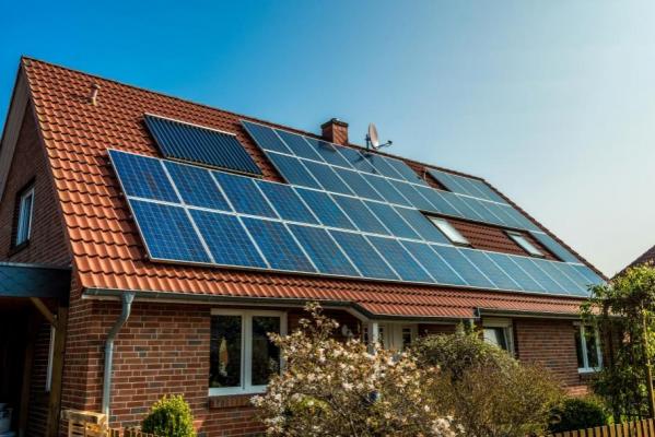 Casa Verde Fotovoltaice 2023. Bugetul alocat pentru Bucureşti, rezervat în 9 minute. S-au înscris 4.993 de persoane