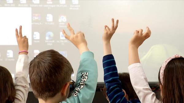 Greva profesorilor continuă. Dascălilor care nu intră la ore li s-ar putea suspenda contractele de muncă. Şcolile sunt pustii, iar părinţii nu știu ce va urma pentru copiii lor