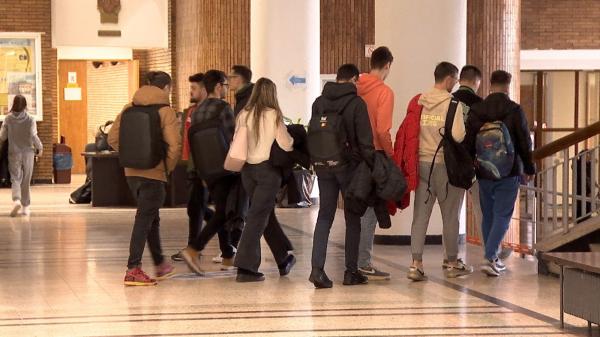 Ce se întâmplă cu Bac-ul și Evaluarea Națională. Mediile elevilor din ultimul an de liceu ar trebui încheiate până pe 31 mai