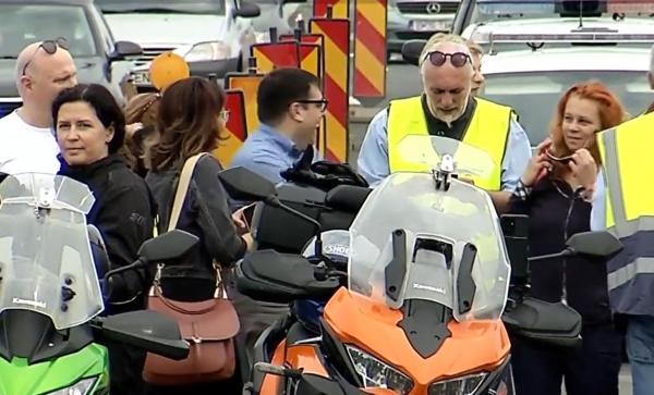 "Era un mesaj care spunea că în 2 ani e gata. Am aşteptat 14 ani, a venit momentul". Reacţiile primilor şoferi care au trecut primii pe Pasajul Olteniţei