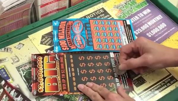 Un câştig la 71,6 de miliarde. O americancă a dat lovitura după ce a câştigat nu unul, ci două milioane de dolari la loz răzuibil, în numai două luni