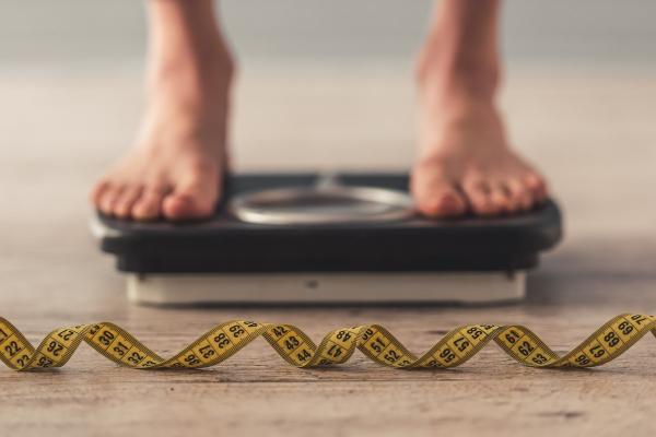 Obezitatea, o problemă de sănătate a lumii moderne. Cum ne dăm seama dacă suntem puşi în pericol de excesul de greutate