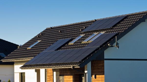 Casa Verde Fotovoltaice 2023. Când încep înscrierile pentru românii din sud-estul ţării. 44.000 de persoane şi-au depus cereri până acum