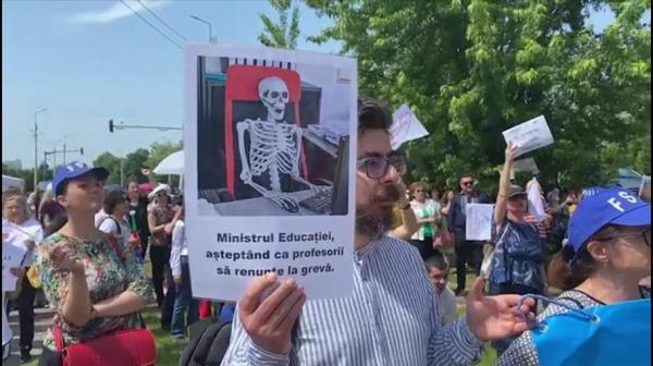 Guvernul nu i-a convins pe profesori, care nu renunță la proteste. Peste 20.000 de oameni sunt așteptați vineri în Capitală