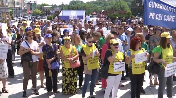 Se amână probele de competență la Bacalaureat. Încheierea situaţiei şcolare pentru elevii din clasele terminale, prelungită până în 13 iunie